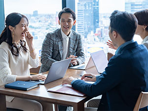 明和興業株式会社 総務・経理／事業成長をバックオフィスから支える／年休128日