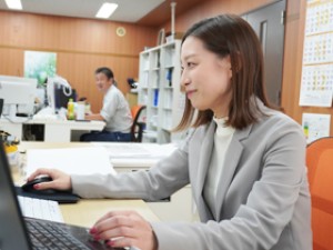 株式会社ベルテックコーポレーション 事務／土日祝休／年間休日124日／服装・髪色自由・ネイルOK
