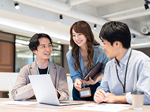 株式会社ＨＩＰＵＳ 未経験から始める調達事務／月給27万円以上／年間休日125日