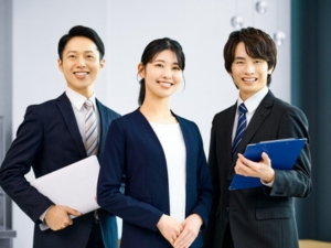 株式会社松屋 経理・総務／フルタイム・時短・週休3日も選べる／年休125日