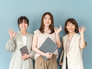 学校法人２１世紀アカデメイア 学校事務／未経験OK／年休121日／土日祝休み／基本定時退社