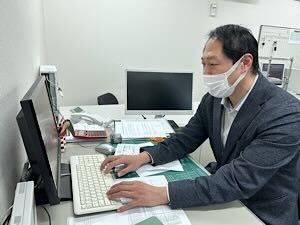有限会社万惣 経理／フレックス／年休120日／賞与2回／土日祝休／残業なし