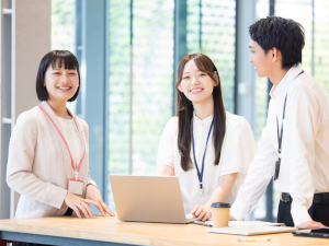 ワールドエンタプライズ株式会社 航空業界の総務スタッフ／月給25万円～／賞与年2回／研修充実