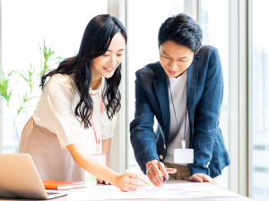 株式会社ライフケア(ライフケアグループ) 請求管理・分析／月給30万円～60万円／残業月10H