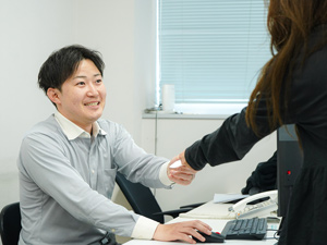 株式会社泉北商運 事務スタッフ／残業少なめ／月給25万円以上／面接1回
