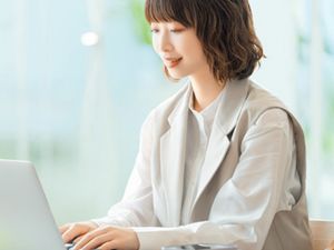 株式会社ＨＩＴ’Ｓ－Ｖ 経理事務／年休123日／完週休2日／残業月10h内
