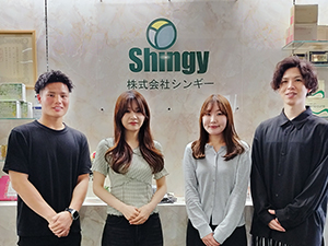 株式会社シンギー サプリ・化粧品メーカーの一般事務／土日祝休／年休120日以上