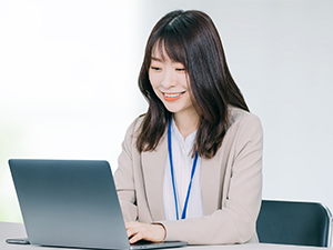 ヒロセＳＥＲ株式会社(ヒロセ電機株式会社のグループ企業) 総務／実働7.5時間／基本定時退社／面接1回／年休129日