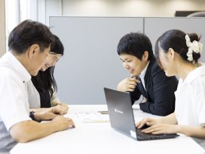 日東工業株式会社【プライム市場】 上場企業のルート営業／独身寮・借上社宅有／月給40.9万円～