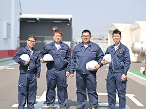 ライトケミカル工業株式会社 製造職／年休121日・土日休／賞与4か月／年収480万円～