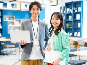 株式会社ホーカム キャリアアドバイザー／平均月収55万円／年間休日120日～