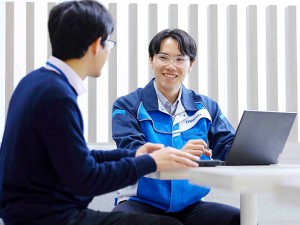 オムロン株式会社【プライム市場】 IT系総合職／年収例最大1600万円／年休125日～／在宅可