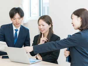 Ｋｏｅｉ　Ｇｒｏｕｐ株式会社 広報（IR・PR）／安定企業／残業少なめ／手当充実