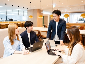 株式会社Ｙａａｈａ 動画広告ディレクター／未経験歓迎／土日祝休み／フレックス制