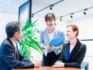 株式会社ＡＴＳＵ．Ｔｒａｄｉｎｇ(Ｃｏｏ＆ＲＩＫＵグループ) 貿易事務／月給35万円以上／学歴不問／土日休み／転勤なし