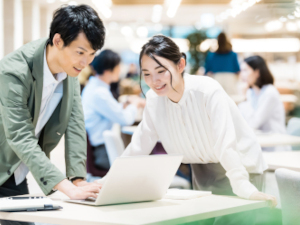 株式会社ライフケア(ライフケアグループ) 入居相談員（介護施設のPR）月給33万円以上／転勤なし