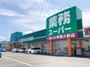 株式会社フレッシュフーズファクトリー 業務スーパーの店長候補／年休115日／月給25万円以上