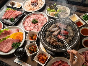 株式会社VALLEYHILL 炭火焼肉＆韓国料理店の飲食スタッフ／完全週休2日制