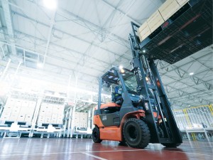 株式会社豊田自動織機 生産技術・機械設計／フレックス／年間休日121日／研修充実