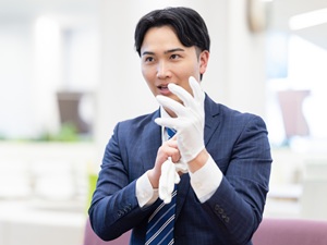 株式会社レイテム ブランド品バイヤー／若手のうちから役員級の裁量／年休125日