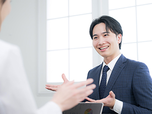 リーテック株式会社 (リートングループ) 仕入れ営業／年休124日／残業月10h以下／時差出勤可