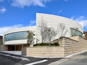 アーネストホーム株式会社 (アーネストグループ) 高級住宅の施工管理／年休125日／土日祝休み／直行直帰OK