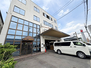 中部パーツ販売株式会社 ルート営業／未経験OK／ノルマ無／残業月平均15h／土日祝休