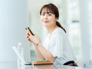 株式会社ＭＩＶＩＥＷ　ＪＡＰＡＮ 韓国美容のSNSマーケター／未経験歓迎／土日祝休み／服装自由