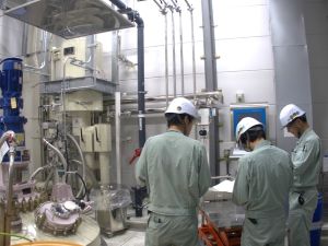 神戸天然物化学株式会社 【グロース市場】 有機合成の製造／未経験歓迎／年休128日／賞与実績4.2カ月