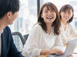 株式会社エンパワー 人事・採用／未経験歓迎／月給30万円～／土日祝休／残業なし