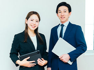 シーロムパートナーズ社会保険労務士法人 (シーロムパートナーズグループ) 社会保険労務士／経験者歓迎／年間休日130日以上／土日祝休み
