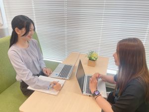 株式会社ピーアール・デイリー 経理／未経験OK／土日祝休み／年休123日以上