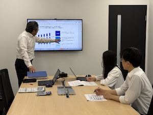 クリエートメディック株式会社 【スタンダード市場】 医療機器メーカーの経理職／年休128日／土日祝休み