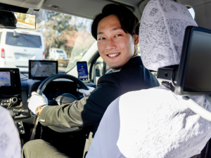 日本タクシー株式会社 ドライバー／全員面接／週3回勤務／平均月収40万円／年齢不問