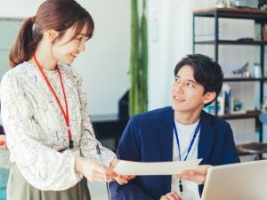 株式会社信陽 総務スタッフ／月給30万円以上／賞与年2回／年休122日