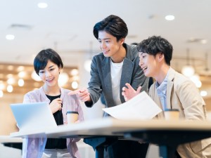 Ｃｏｓｍｏ　Ｆｉｌｍｓ　Ｊａｐａｎ合同会社 グローバル企業の経理／年休126日／残業月10h／土日祝休