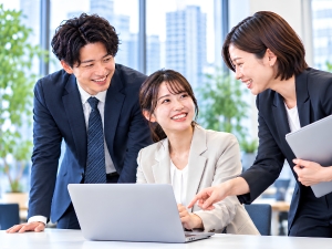 株式会社ウイングキャリア・株式会社ウイング【合同募集】(ウインググループ) (ウインググループ) 未経験から挑戦！イベントや販売を支える総合職（採用・管理）