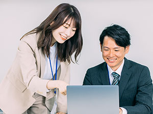 株式会社ＪＲ北海道ソリューションズ (JR北海道グループ) 経営管理部門（総務・経理・システム）／土日祝休み／フレックス