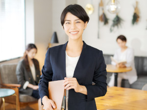 株式会社ルミネアソシエーツ (グループ会社／JR東日本) カードカウンター運営サポート・事務／未経験歓迎／残業少