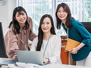 株式会社ヒロ・コーポレーション 一般事務／未経験歓迎／年休122日／賞与年3回／残業ほぼなし