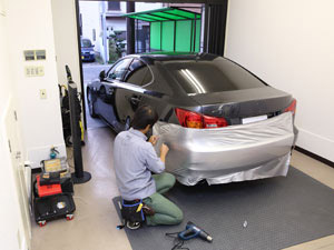 株式会社アークス カーラッピング施工スタッフ／月給28万円以上／原則直行直帰