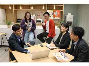 あなぶきデジタルサービス株式会社(あなぶきグループ) Webマーケター／年休122日／マーケ未経験OK／定時帰り