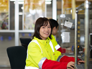 ＤＨＬサプライチェーンジャパン株式会社(DHLグループ) DHLグループの物流管理リーダー職／年休122日／賞与年3回