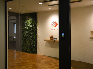 株式会社ラクシス エンタメ関連グッズのデザイナー（土日祝休／年休125日以上）