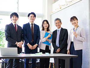 銀座セカンドライフ株式会社 レンタルオフィスの受付事務／土日祝休／未経験歓迎／賞与年2回