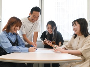 中央フードホールディングス株式会社 グラフィックデザイナー／未経験歓迎／残業少なめ／年休120日