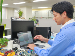 株式会社ディーアンドディーマックス 機械・電気設計（設計補助）／未経験可／年休125日／土日祝休