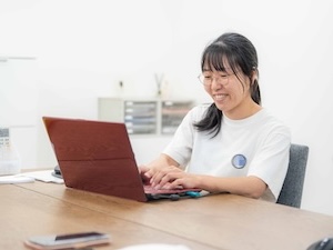 株式会社陽向 事務スタッフ／未経験歓迎／残業なし／家賃の5割を会社負担