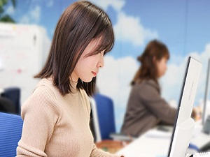 株式会社ピーアール・デイリー 求人広告ライター／月給26万円～／年休123日～／土日祝休み