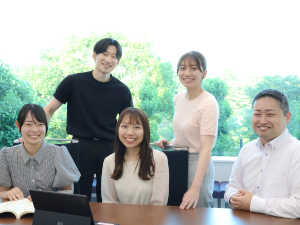 ＡＺＸ　Ｇｒｏｕｐ株式会社 営業事務（請求事務）／駅チカ・土日祝休み／年休120日以上